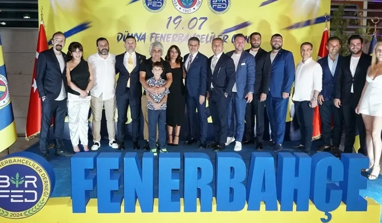 birlesik-fenerbahcelilerden-ankarada-muhtesem-kutlama-6Z9xwURG.webp