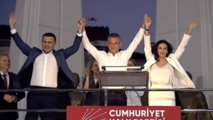 devadan-istifa-eden-iki-milletvekili-chpye-katildi-baba-evine-hos-geldiniz-djKwI2GA.jpg