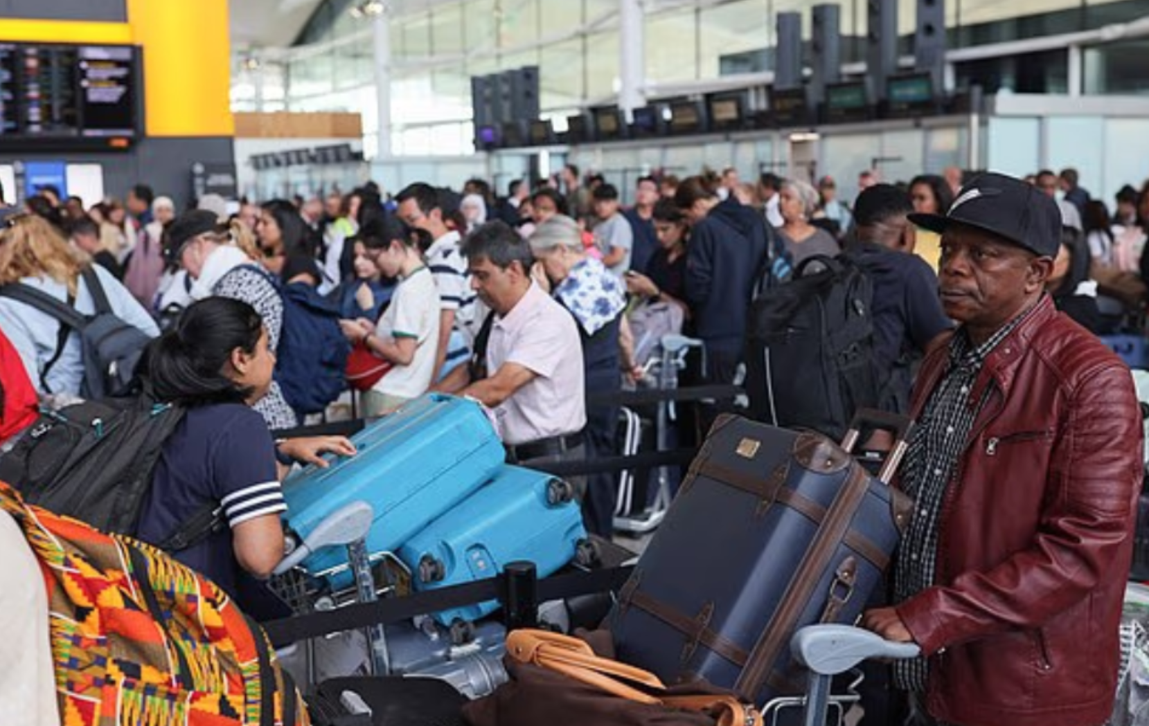 İngiltere Havaalanlarında Teknik Kesinti ve Güvenlik Endişeleri