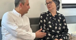 ozgur-ozelden-tutuklu-baskanin-annesine-ozel-ziyaret-hakki-devri-rzOwV4LI.webp