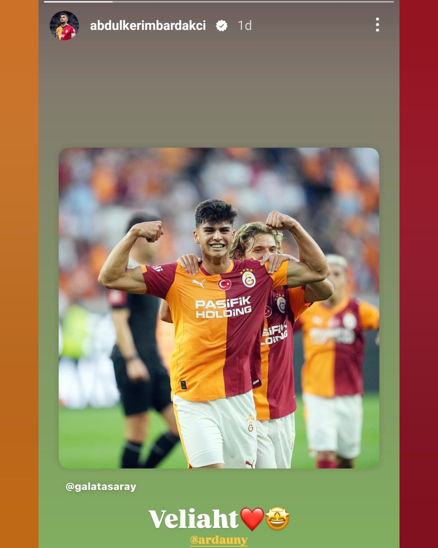 Galatasaray, 2024-2025 sezonu hazırlıklarını Avusturya'daki ilk hazırlık maçında Admira Wacker ile karşılaşarak sürdürdü. Sarı kırmızılılar, bu kritik maçta 2-1 galip gelirken, genç oyuncu Arda Ünyay'ın gösterdiği performans büyük beğeni topladı. Maçın ikinci yarısında oyuna dahil olan 2007 doğumlu bu genç yetenek, sahada adeta parladı ve takdirleri toplamaya başladı.