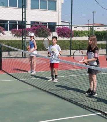 antalyada-ucretsiz-tenis-kurslari-vatandasi-spora-tesvik-ediyor-ayh2FjT9.jpg