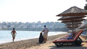 cesme-belediyesi-19-plajda-temizligi-24-saat-araliksiz-sagliyor-MYe8Elre.jpg