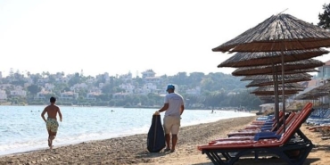 cesme-belediyesi-19-plajda-temizligi-24-saat-araliksiz-sagliyor-MYe8Elre.jpg