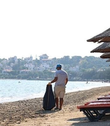 cesme-belediyesi-19-plajda-temizligi-24-saat-araliksiz-sagliyor-MYe8Elre.jpg