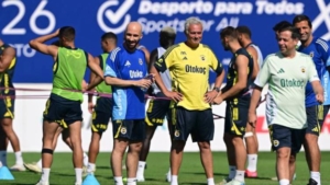fenerbahce-uefa-sampiyonlar-ligi-3-eleme-turunda-feyenoorda-konuk-oluyor-YUtXJIz3.jpg