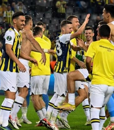 fenerbahcenin-ilk-11i-netlesti-benficada-kerem-akturkoglu-da-sahada-hZlrAt2S.jpg