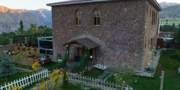 hakkaride-bir-anadolu-senligi-ile-kultur-ve-sanat-etkinlikleri-halkla-bulusuyor-3257uITA.jpg
