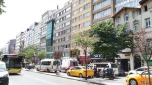 istanbulda-ofis-ve-dukkan-kiralari-artiyor-bir-dukkanin-kirasi-metrekarede-250-dolara-dayandi-yuwQnqW4.jpg