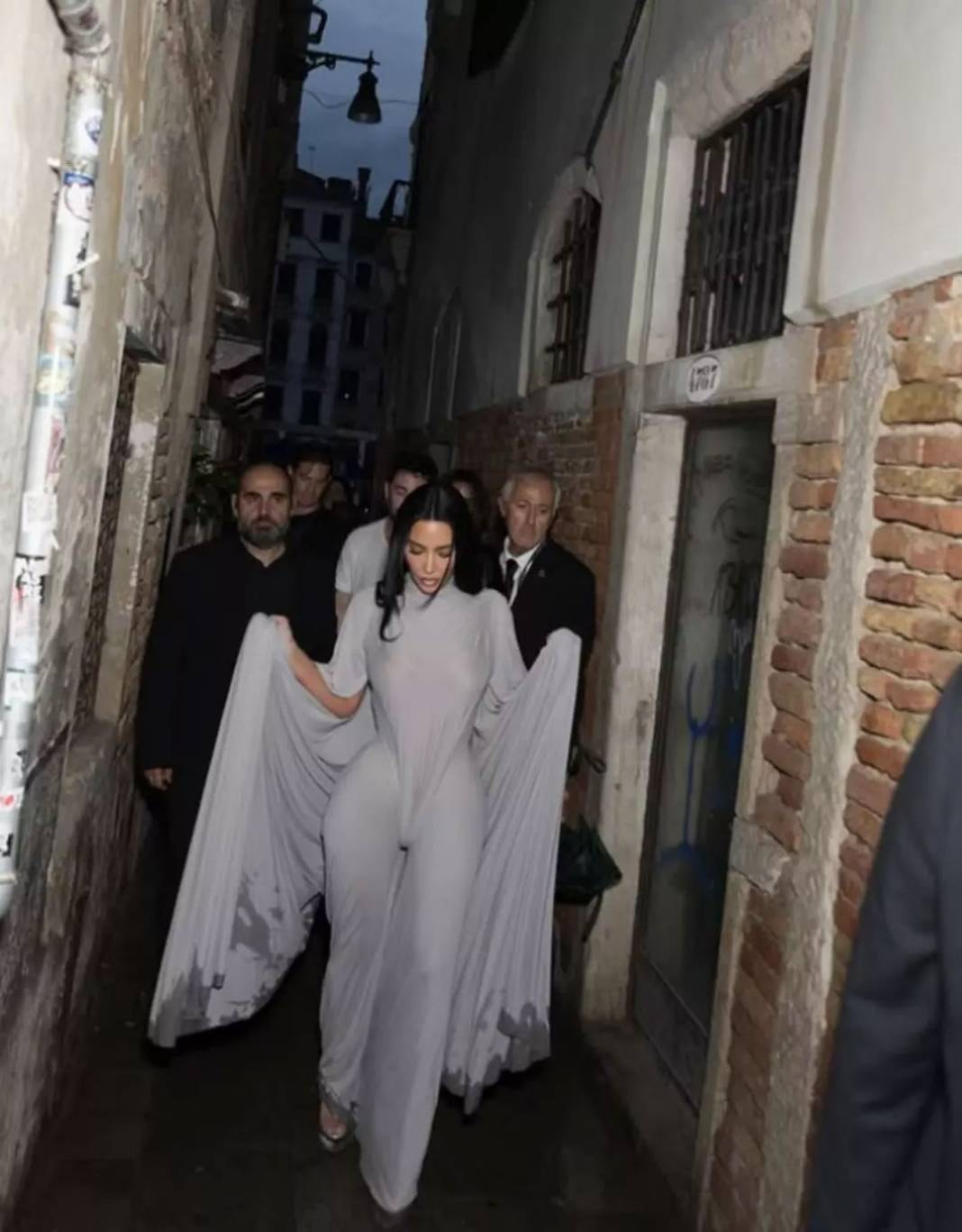 Tasarıma Gelen Eleştiriler ve Moda Yorumu