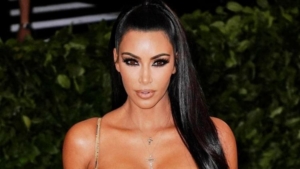 kim-kardashianin-gizemli-kiyafeti-gundemde-LH9iXNMN.jpg