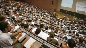 yks-sonuclari-aciklandi-25-devlet-universitesinde-fen-bilgisi-ogretmenligi-kontenjanlari-bos-kaldi-rSIQ3XXD.jpg