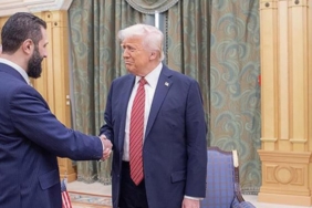 beyaz-saray-trump-pazartesi-suriye-gecici-cumhurbaskani-sara-ile-gorusecek-UduhvUIG.jpg