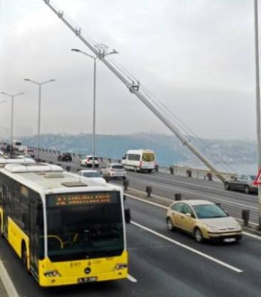 istanbulda-metrobusler-artik-fsm-koprusunu-kullanabilecek-zlSlbxOF.jpg