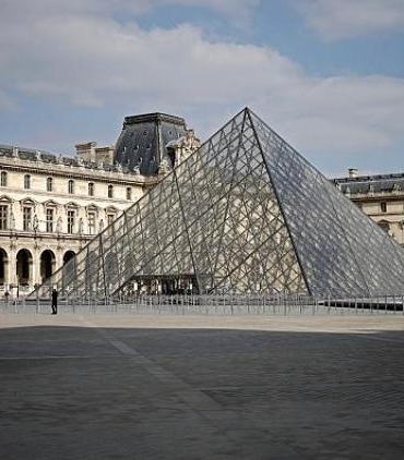 louvre-soygunu-adi-suclular-mi-organize-cete-mi-Jn8Q3qOU.jpg