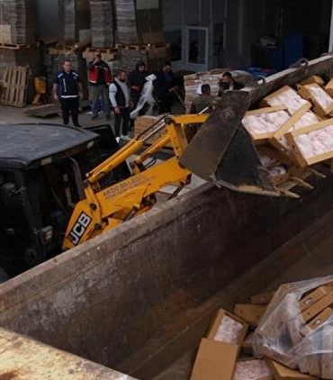 piyasaya-surulecek-25-ton-bozuk-et-yakalandi-zmZr19eb.jpg