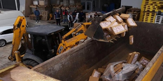 piyasaya-surulecek-25-ton-bozuk-et-yakalandi-zmZr19eb.jpg