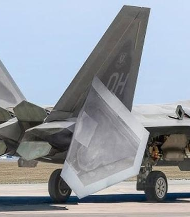 20-yildir-tepe-degismedi-dunyanin-en-kiymetli-savas-ucagi-f-22-raptor-YykmqIez.jpg