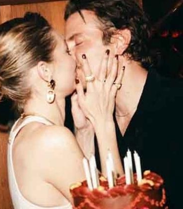 gigi-hadid-ve-bradley-cooper-2026da-evleniyor-iC4EBJSd.jpg