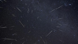 gokyuzunde-yilin-en-buyuk-soleni-geminid-meteor-yagmuru-14-aralikta-zirve-yapacak-pemySdiq.jpg