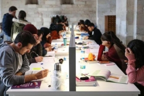 universitelerde-yeni-donem-yaz-tatili-kisaliyor-egitim-3-yila-iniyor-6xxiBxl3.jpg