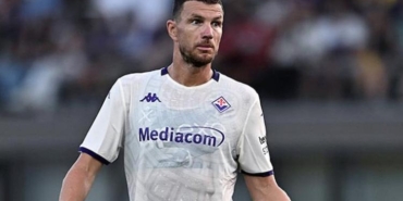 edin-dzeko-italyada-umdugunu-bulamadi-iste-yeni-takimi-l12elsaE.jpg