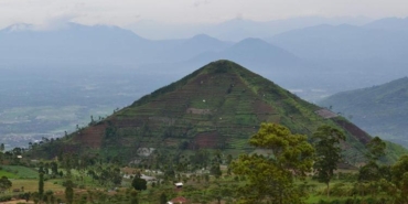 dunyanin-en-eski-piramidi-mi-gunung-padang-tartismasi-bilim-dunyasini-boldu-YTT4nhqh.jpg
