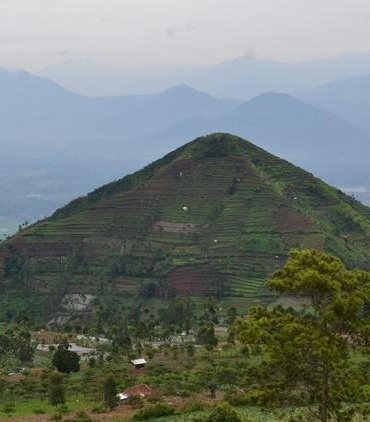 dunyanin-en-eski-piramidi-mi-gunung-padang-tartismasi-bilim-dunyasini-boldu-YTT4nhqh.jpg