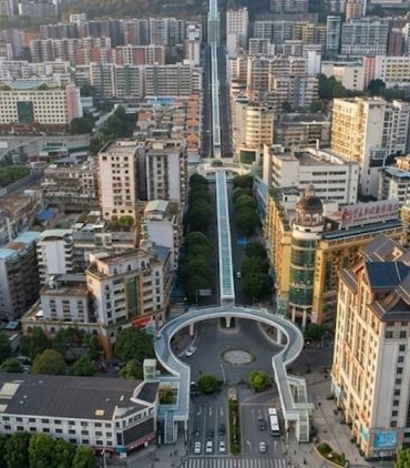 chongqingin-dikey-devrimi-wushan-tanricasi-yuruyen-merdiven-sistemi-hH4U7Mdj.jpg