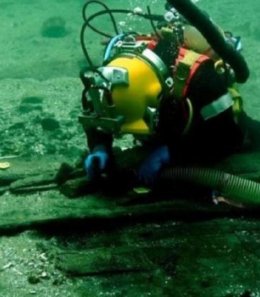 resund-bogazinda-28-metre-uzunlugunda-nadir-orta-cag-gemi-batigi-bulundu-FmbPDm6e.jpg