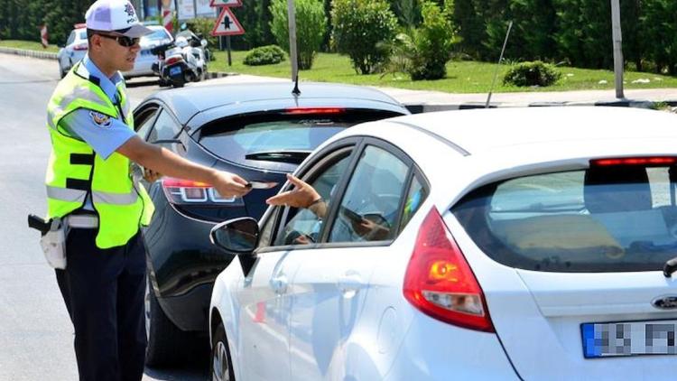 standart-disi-plaka-kullanan-suruculere-140-bin-lira-ceza-uygulamasi-basladi-gQVxguLg.jpg