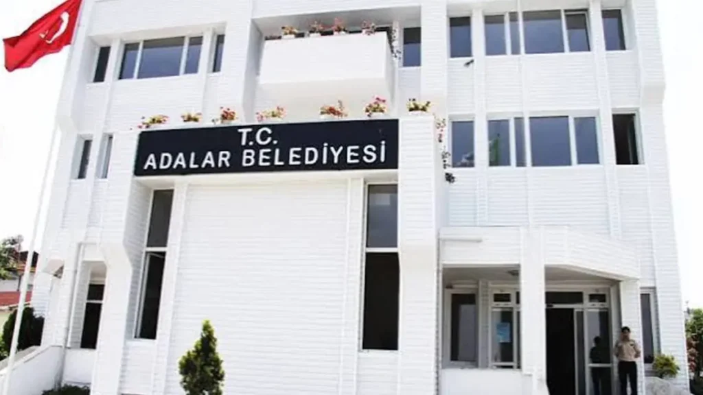 Adalar Belediyesi Başkanvekilliği Seçiminde AKP Adayına Destek Veren Üç Meclis Üyesi Disipline Gönderildi