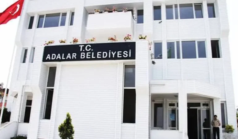Adalar Belediyesi Başkanvekilliği Seçiminde AKP Adayına Destek Veren Üç Meclis Üyesi Disipline Gönderildi