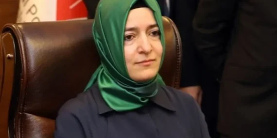 Fon Skandalı Sonrası İstifa Eden Fatma Betül Sayan Kaya'nın Adı AKP'den Siliniyor