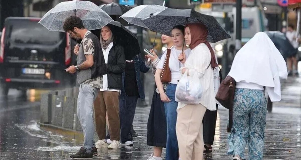 Meteoroloji Yurt Genelinde Sıcaklık Düşüşü Kuvvetli Yağış ve Sert Rüzgar Uyarısı Yaptı