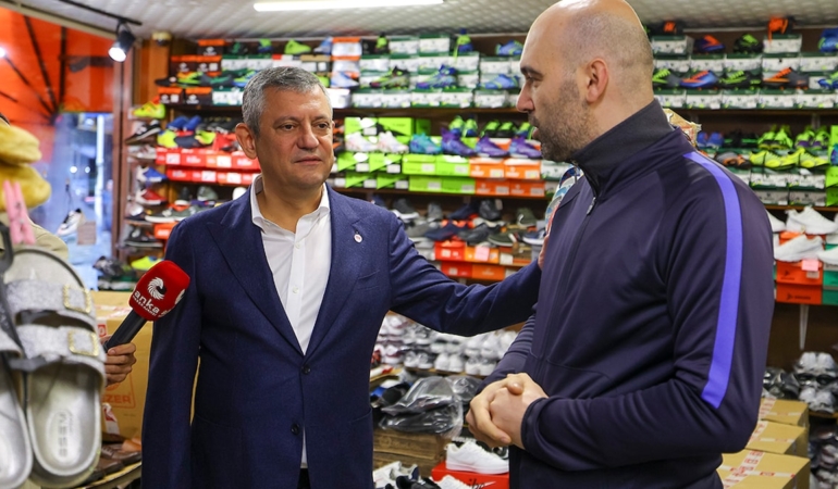Özgür Özel Rize'nin Pazar İlçesinde Selden Zarar Gören Esnafı Ziyaret Etti