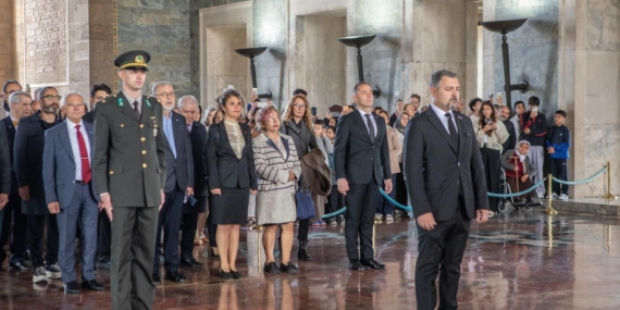 Muayenehaneler Derneği 1 Ekim Ulusal Muayenehane Hekimleri Gününde Anıtkabirde Tören Düzenledi