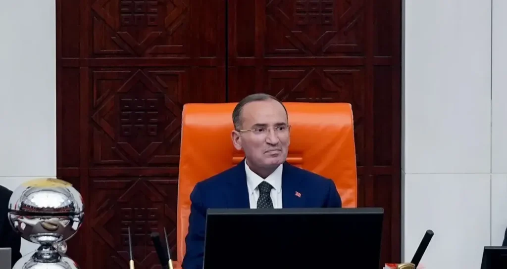 TBMM Başkanvekili Bekir Bozdağ sağlık gerekçesiyle görevinden istifa etti