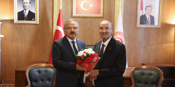 TBMM Başkanvekilliği görevini devreden Bekir Bozdağ koltuğunu Yusuf Beyazıt'a teslim etti