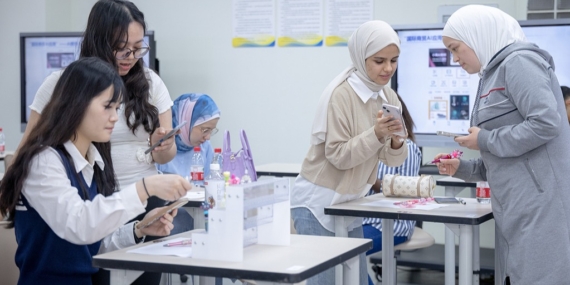 Çin'in Kadınları Dijital Teknolojilerle Güçlendirme Girişimi CGTN Makalesinde