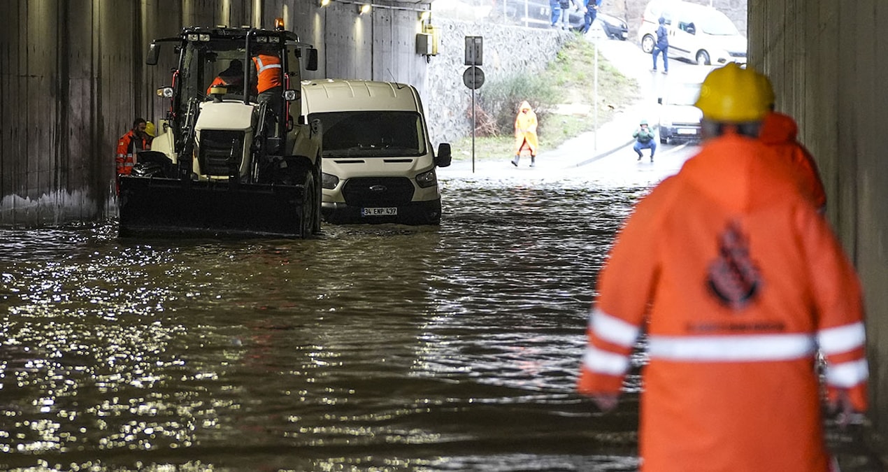 AKOM'dan İstanbul İçin Fırtına ve Şiddetli Sağanak Uyarısı