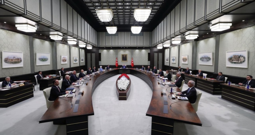 Cumhurbaşkanlığı Kabinesi fon mağdurlarına ödeme ve bütçe gündemiyle toplanıyor