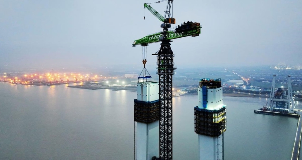 Çin Yangtze Nehri Üzerindeki Asma Köprüyle Dünyanın En Uzun Açıklık Rekorunu Hedefliyor