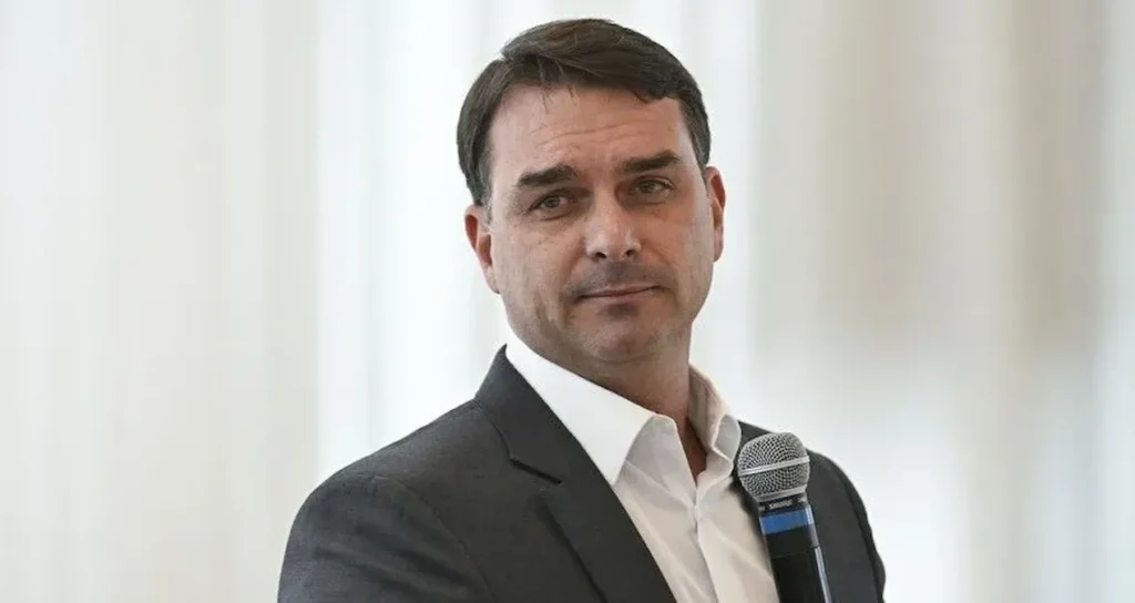 Brezilya'da Seçimi Kaybeden Flavio Bolsonaro'nun Pasaport Kararına Rağmen ABD'ye Kaçtığı İddia Edildi