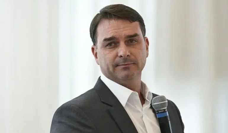 Brezilya'da Seçimi Kaybeden Flavio Bolsonaro'nun Pasaport Kararına Rağmen ABD'ye Kaçtığı İddia Edildi