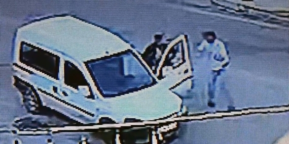 Adana'da Durdurduğu Hafif Ticari Aracı Gasbeden Şüpheli Kaza Yapınca Tutuklandı